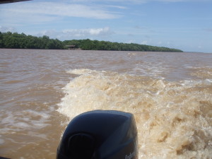 Zon,water en energie in Suriname. Gemiddeld worden er in Suriname op jaarbasis 2500 tot 3000 zonuren gemeten (foto: René Hoeflaak)