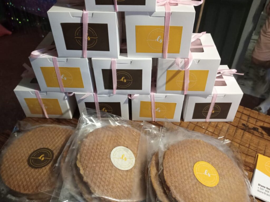 Diane Smit Introduceert Deli’s Stroopwafels In Suriname - Groenroodwit